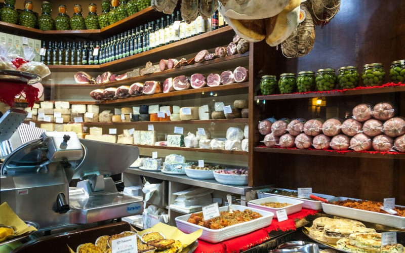 Photo de Väletablerad Grossisthandel med stor Deli Vasastan/ Östermalm - Restaurant rapide