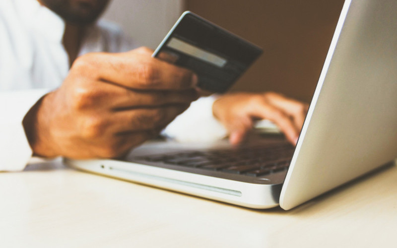 Framgångsrik och snabbt expanderande e-handelsbutik för arbetskläder