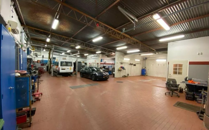 Fullt utrustad bilverkstad i Järfälla