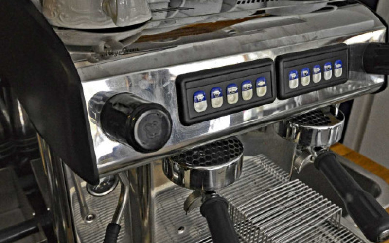 Cafe', Mitt i stan överlåtes
