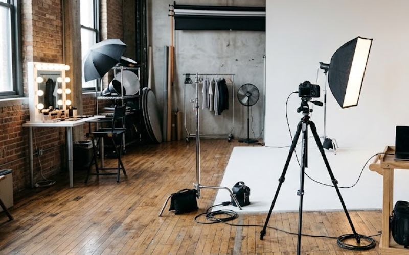Photo de Etablerad fotoateljé med bred tjänsteportfölj i välbesökt gågatuläge i sydöstra Skåne, övertas som i - Photographe / Vidéaste, Agence web / Marketing